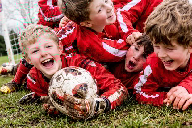 gutterirøddrakt_some